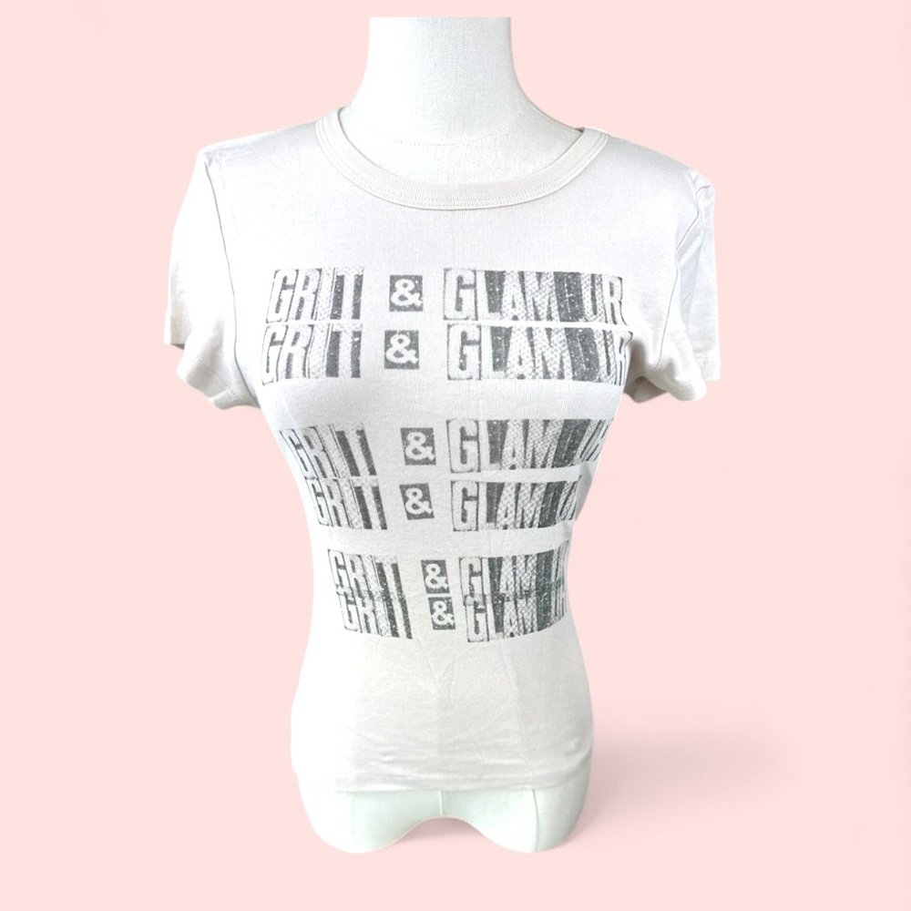 Daydreamer NWT SZ Med cream w gray lettering Grit and Glamour short sleeve tee